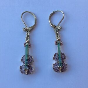 Super cute violin earrings